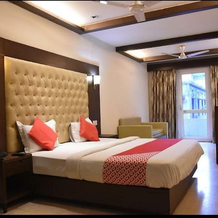 Metropolis Tourist Home New Delhi Eksteriør bilde